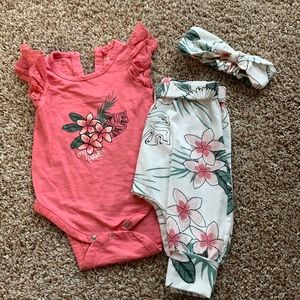Baby onesie, pants, and bow 3-6 months